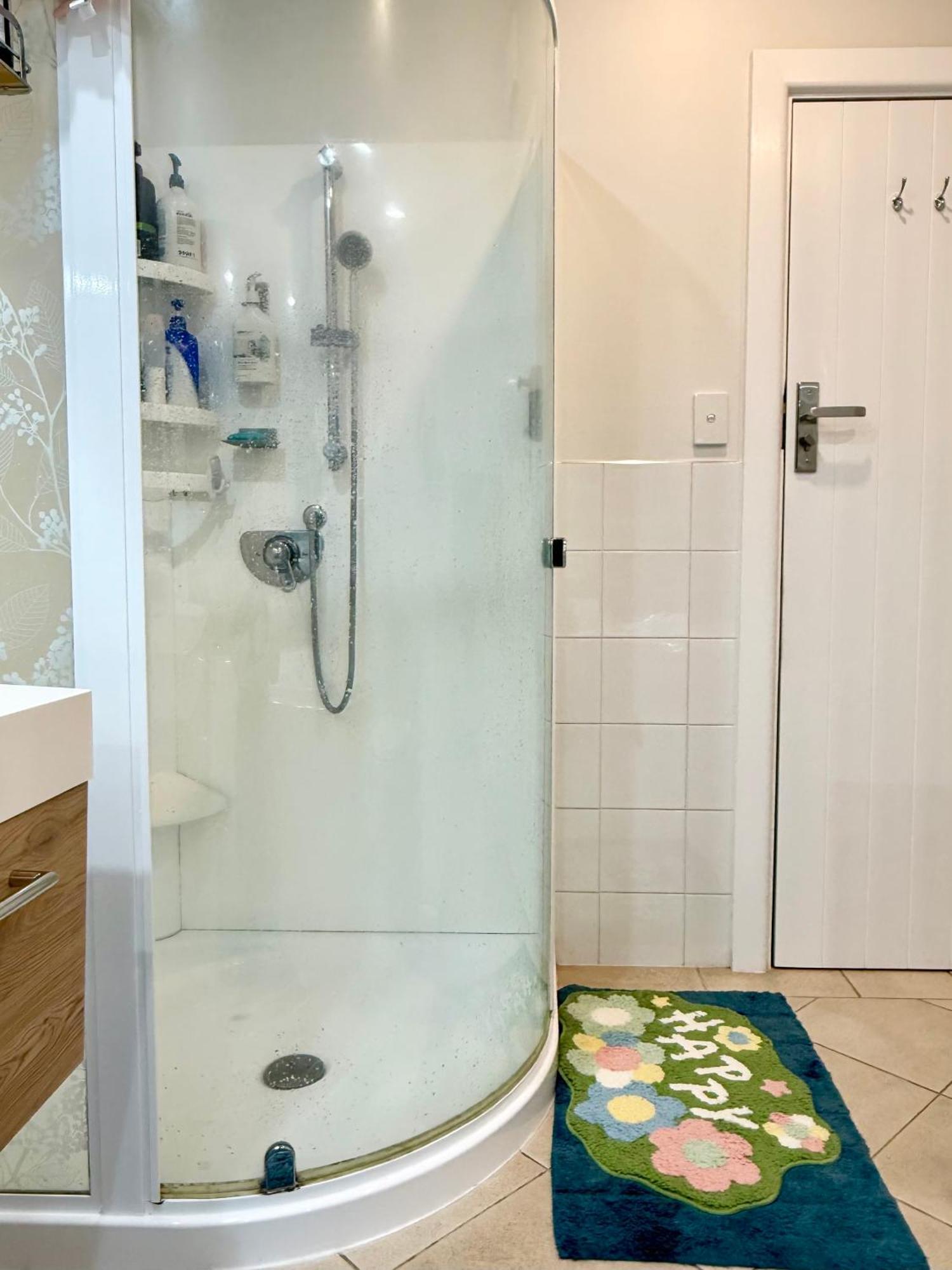 כרייסטצ'רץ' Cozy And Sunny Room Near City To Seapath מראה חיצוני תמונה